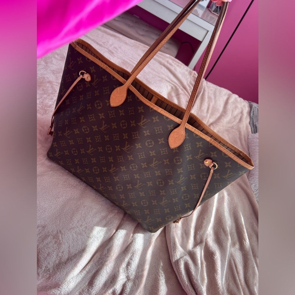 Louis Vuitton Neverfull GM. Material: monogram.